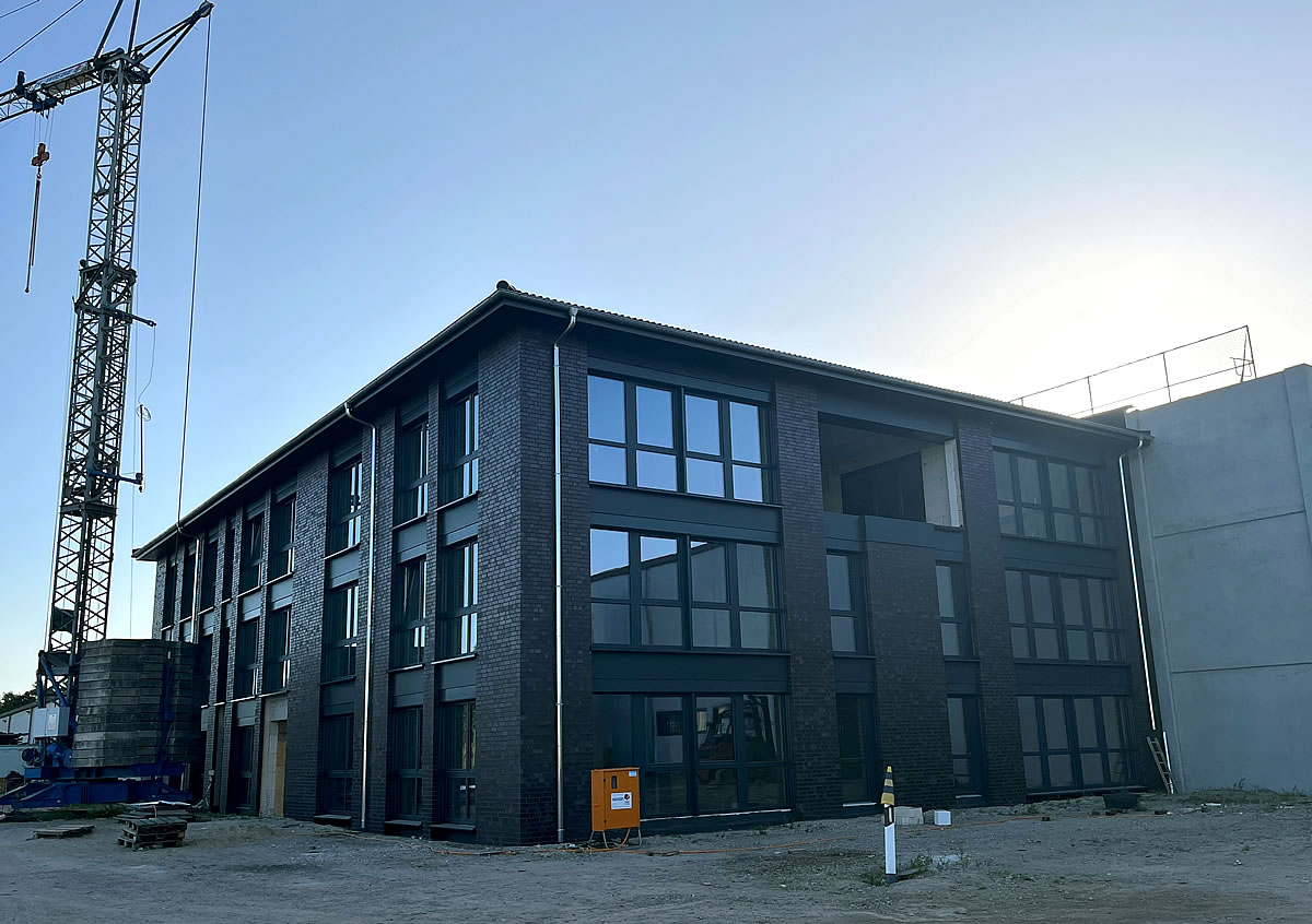 CNC Blechbearbeitung für Hannover - R+G Metallbau GmbH, Wietze - Präzision in Stahl, Edelstahl und Alu. Ihr Partner für CNC Blechbearbeitung und Wasserstrahlschneiden in Hannover und Blechverarbeitung in Celle mit CNC Laserschneiden in Braunschweig. CNC Blechbearbeitung Hannover und Wasserstrahlschneiden mit CNC Blechverarbeitung Celle sowie Laserschneiden Braunschweig - Alles von R+G Metallbau GmbH, Wietze.